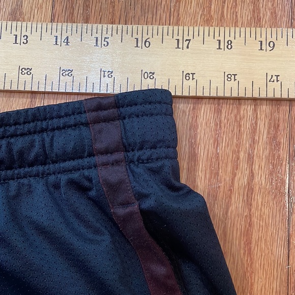 Under Armour Mens Shorts Size Xl loose Fit Red Black Pockets Heat Gear - Picture 6 of 11